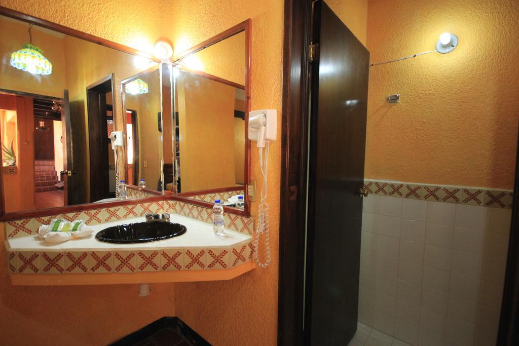 Hotel Plaza Santo Domingo San Cristóbal de Las Casas 部屋 写真